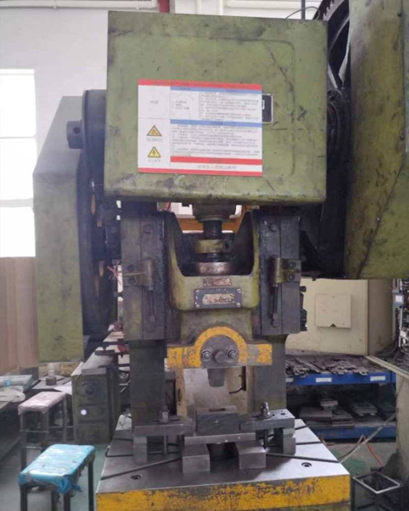 Punch 250 tons
